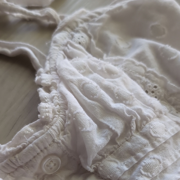 Urban Outfitters White Knit Top with Multicolor Woven Tag - Picture 3 of 6